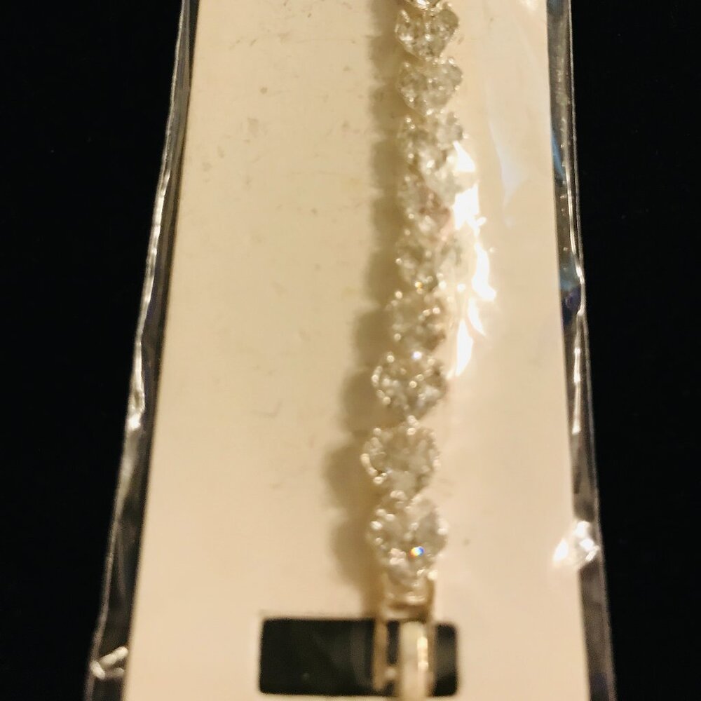 NEW BRILLIANT LINE OF CRYSTALS BRACLET WITH  SECURE JEWELRY CLASP 7"